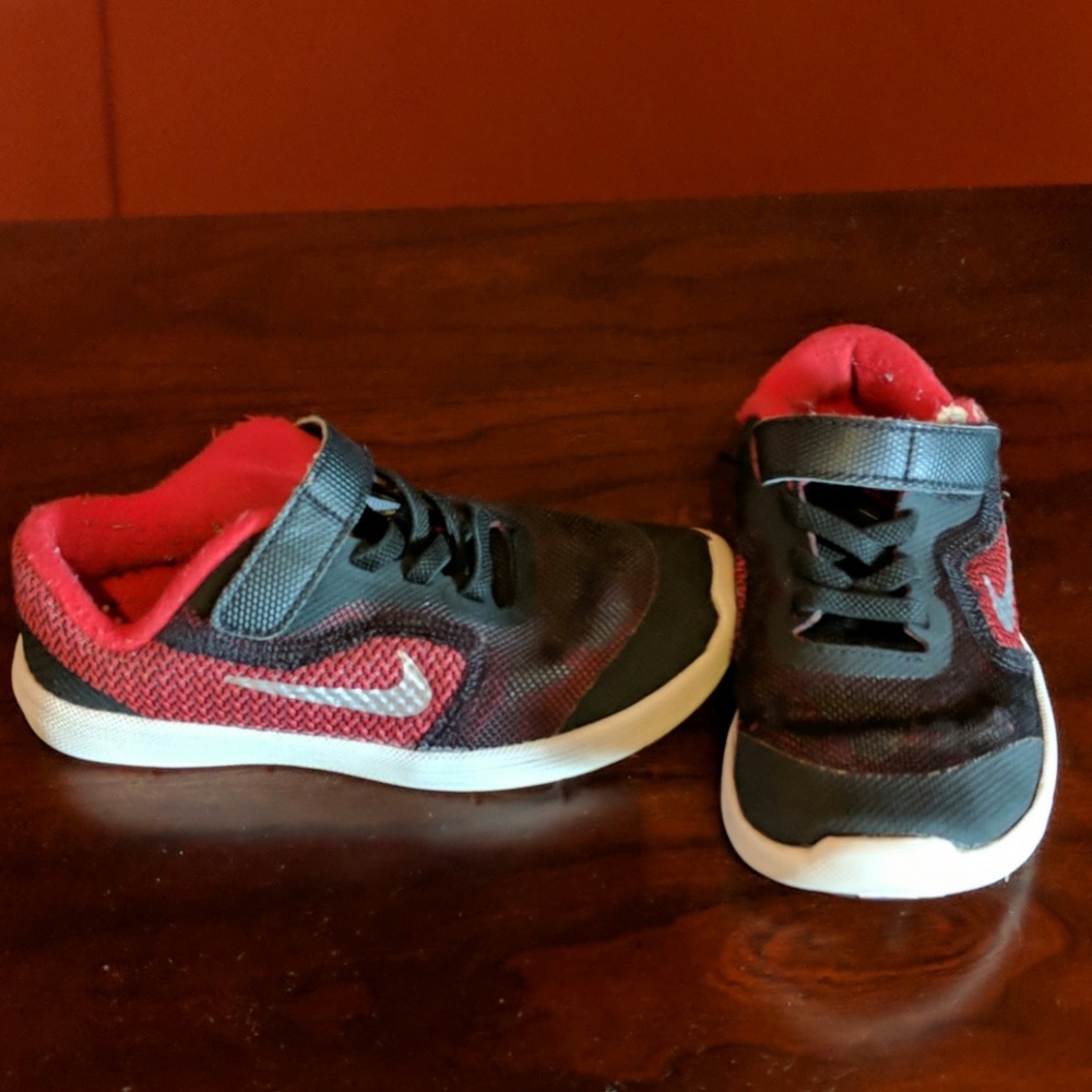 Toddler Nike Tennis shoes size 10c